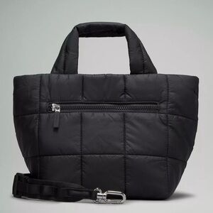 🆕 - Lululemon Quilted Grid Crossbody Bag 5L Black. Brand new. Tags on.